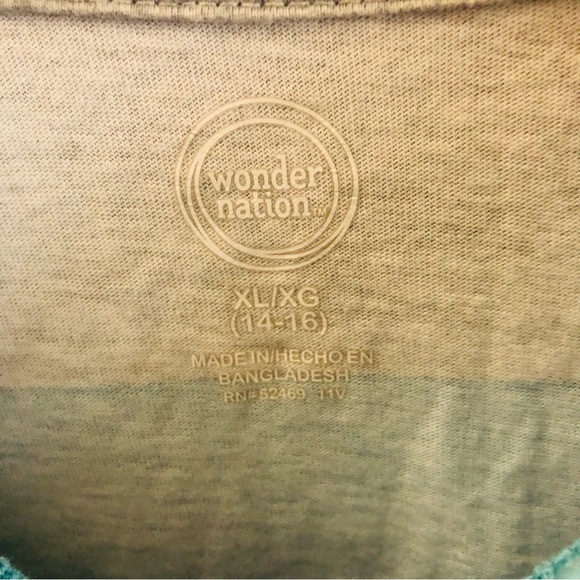 Like New Blue And Gray Short Sleeve Shirt - Picture 3 of 3